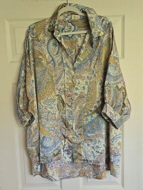 Light Paisley Satin Button-Up Shirt in Soft Blues and Creams Large
